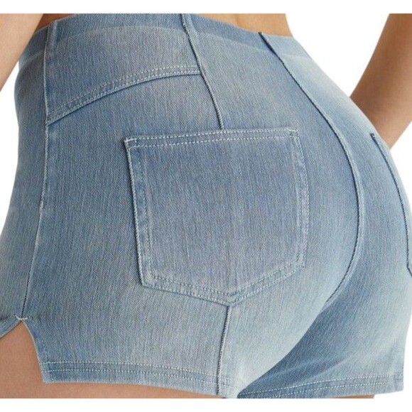 Halara Flex Mid Rise Stretch Knit Denim Back Pocket Fitted Shorts Size Medium - Picture 1 of 12